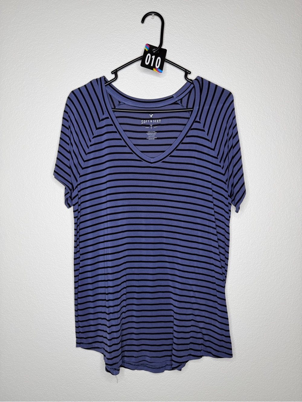 American Eagle Soft & Sexy Blue & Black Striped V-Neck Tee – Small